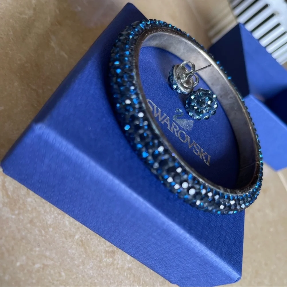 Blue Swarovski Bracelet - Picture 2 of 3